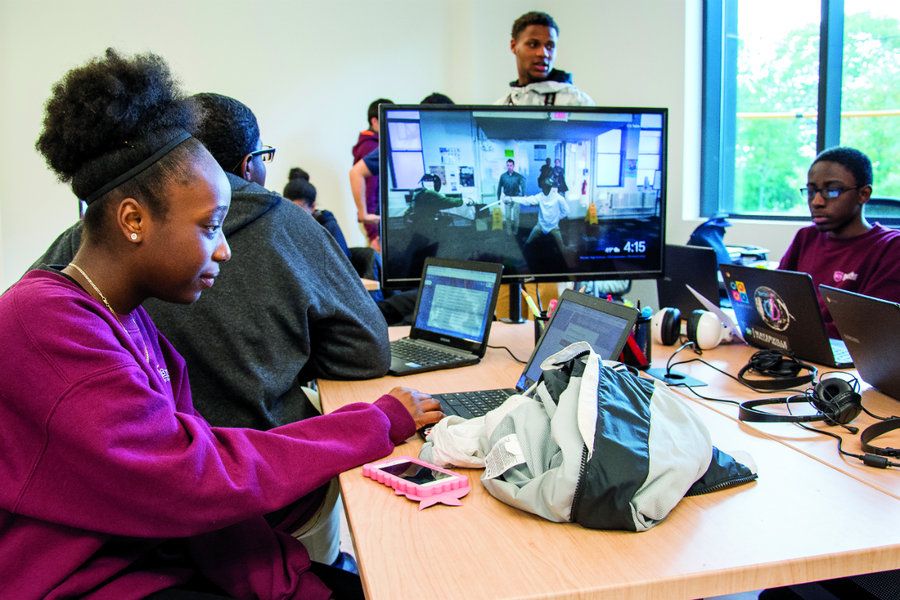 Students learning at Dazu AI Hub